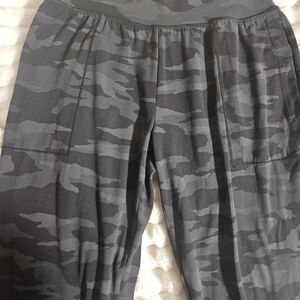 Athleta Salutation Camo Print Active Joggers - Dark Gray